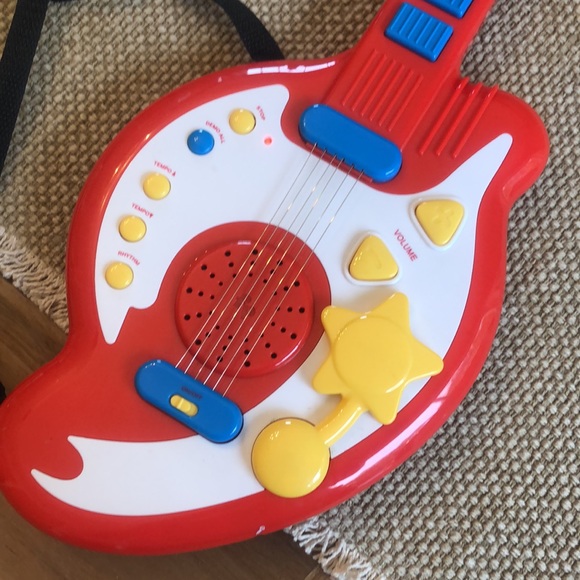 Fisher Price Guitar with microphone - Picture 5 of 10